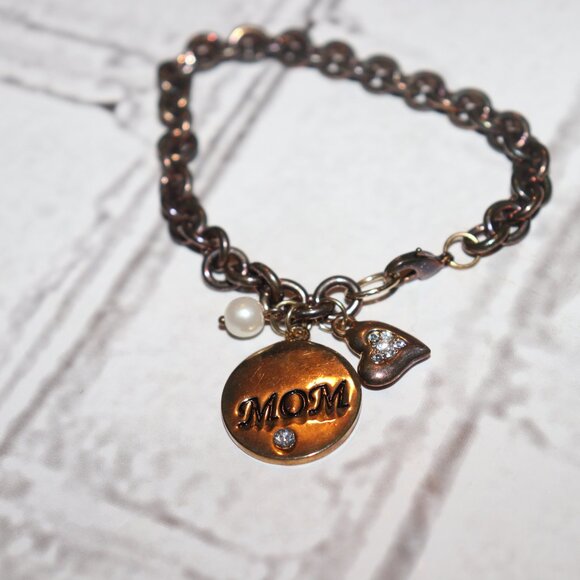 💛📿🌼 GOLD & PEARL “MOM” BRACELET · 7" - Picture 2 of 4